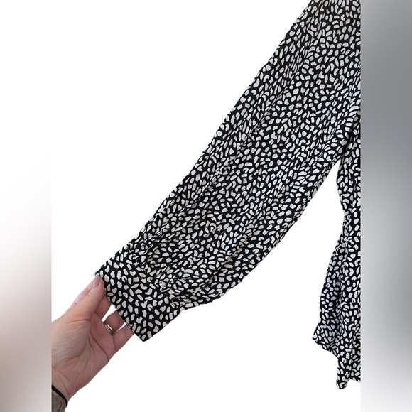 Talbots Faux Wrap Leopard Print Blouse in Black and White 3XLP Petite - Picture 6 of 6